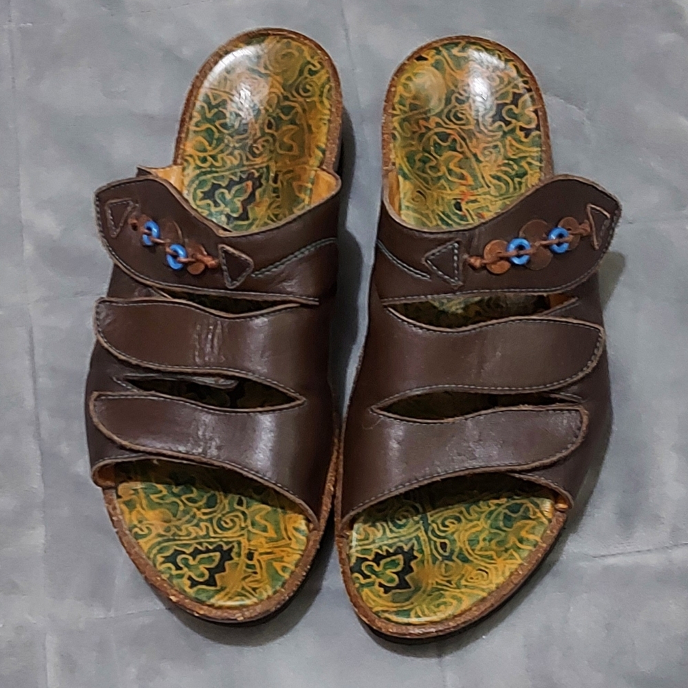 Think! Leather Sandals